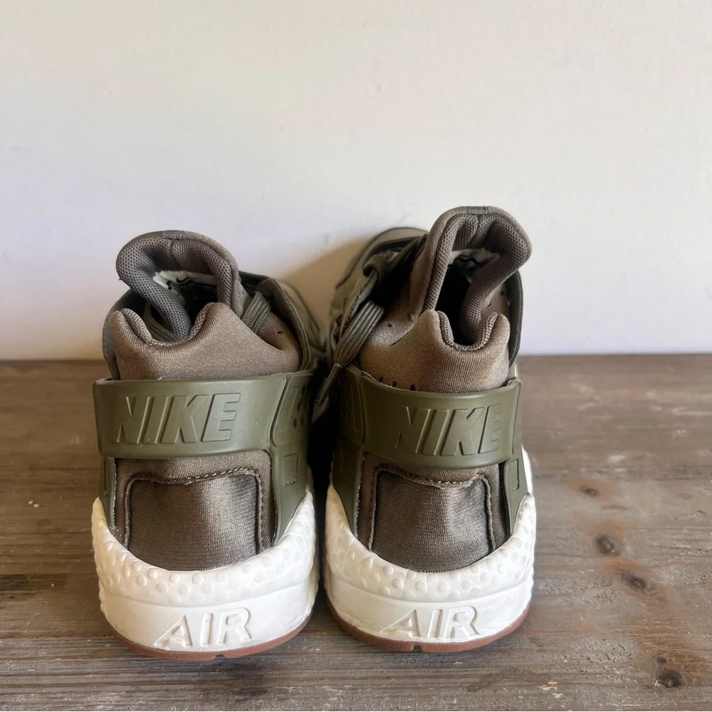 Nike Men's Air Huarache Medium Olive Shoe Size 9.5 #397A